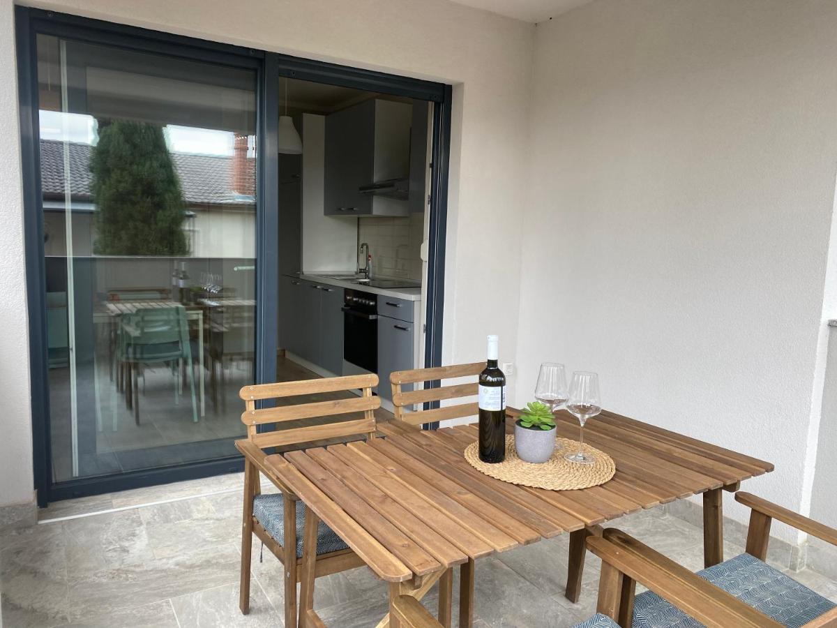 M Plus Residence Pinezići Zewnętrze zdjęcie