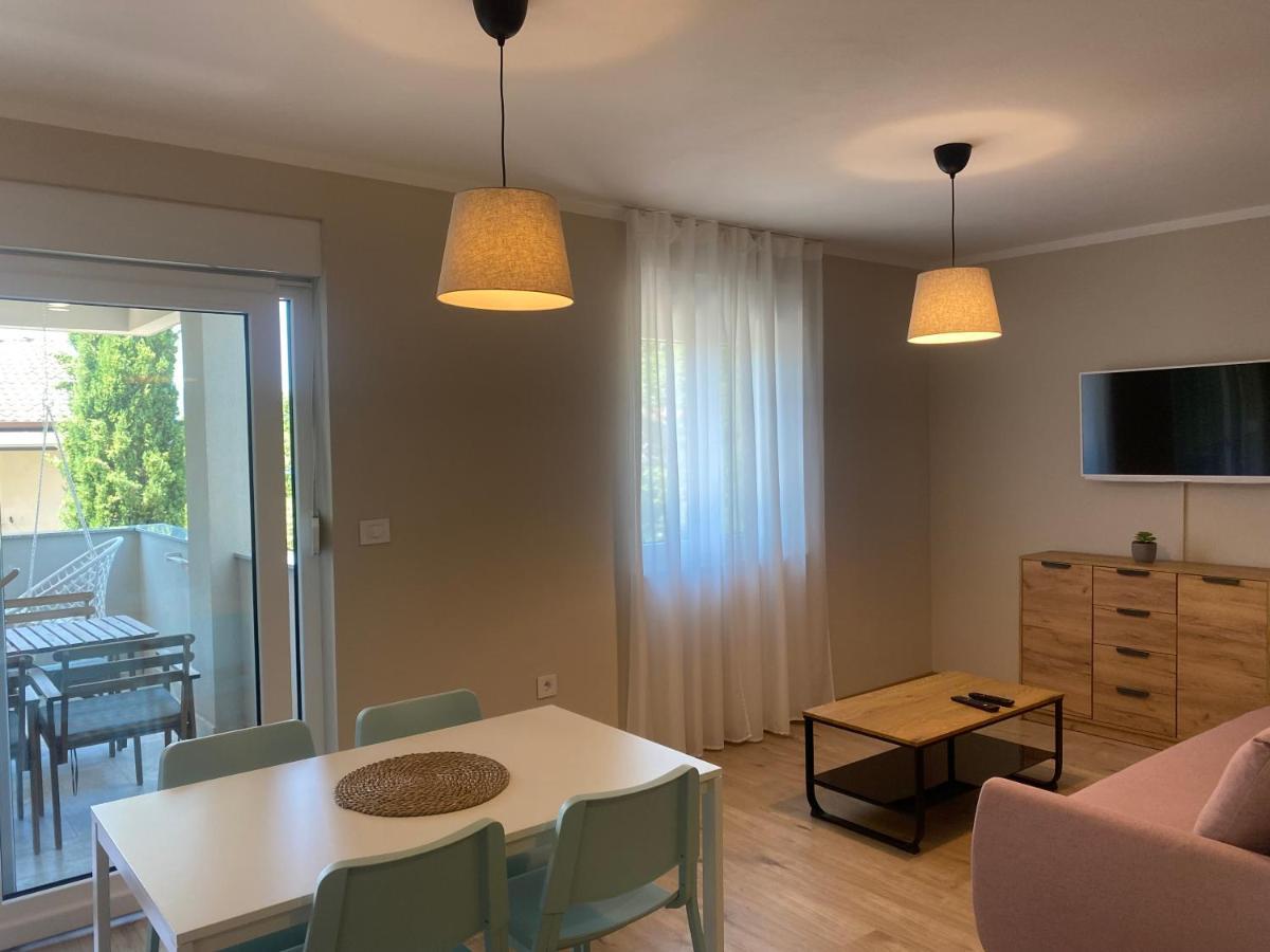 M Plus Residence Pinezići Zewnętrze zdjęcie