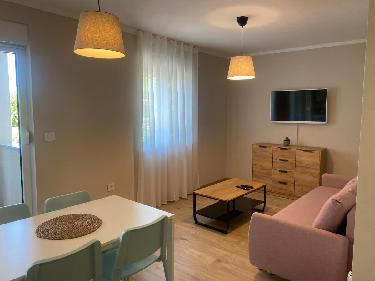 M Plus Residence Pinezići Zewnętrze zdjęcie