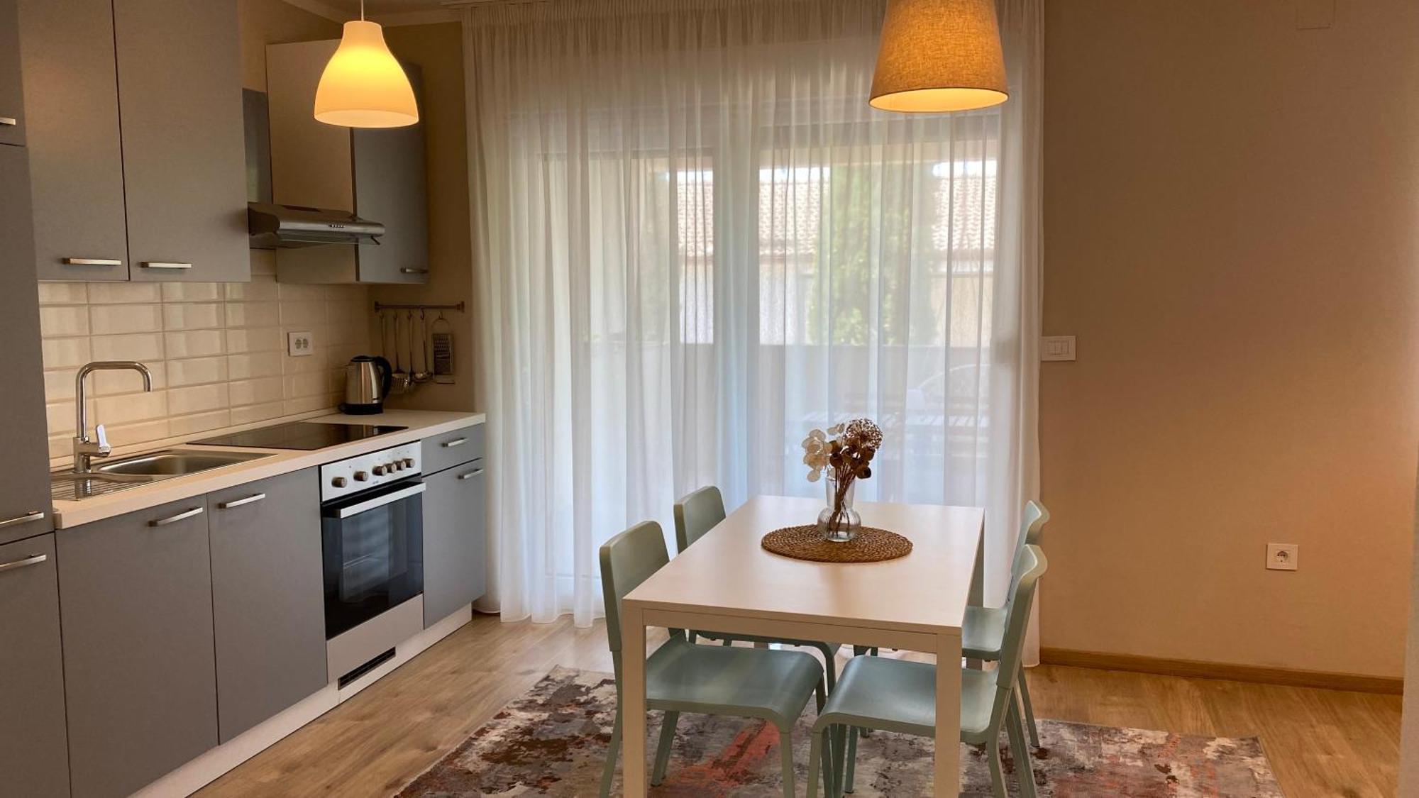 M Plus Residence Pinezići Zewnętrze zdjęcie